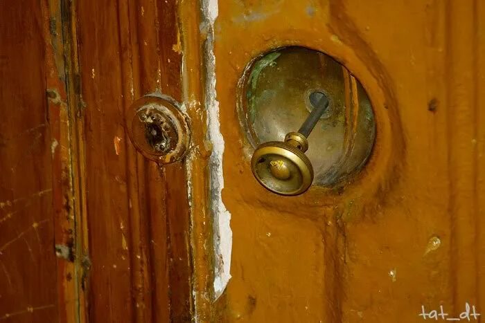 Звук двери квартиры. Механические дверные звонки. Механический звонок на входную дверь. Старинный дверной звонок. Старинные дверные звонки.