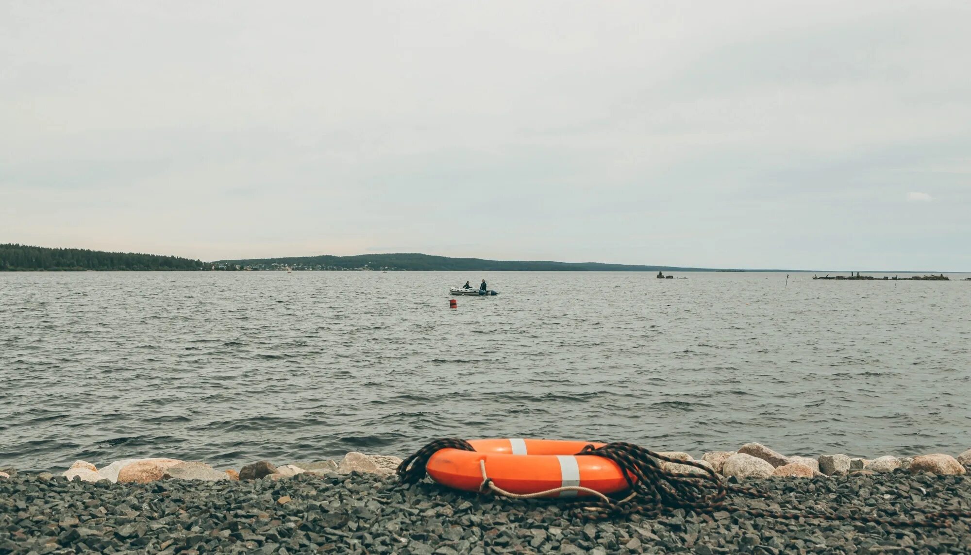 Онежское озеро в ноябре. Онежское озеро петрозаводск карелия. Онежское озеро. Онежское озеро петрозаводск. Пляж выдрино на байкале.