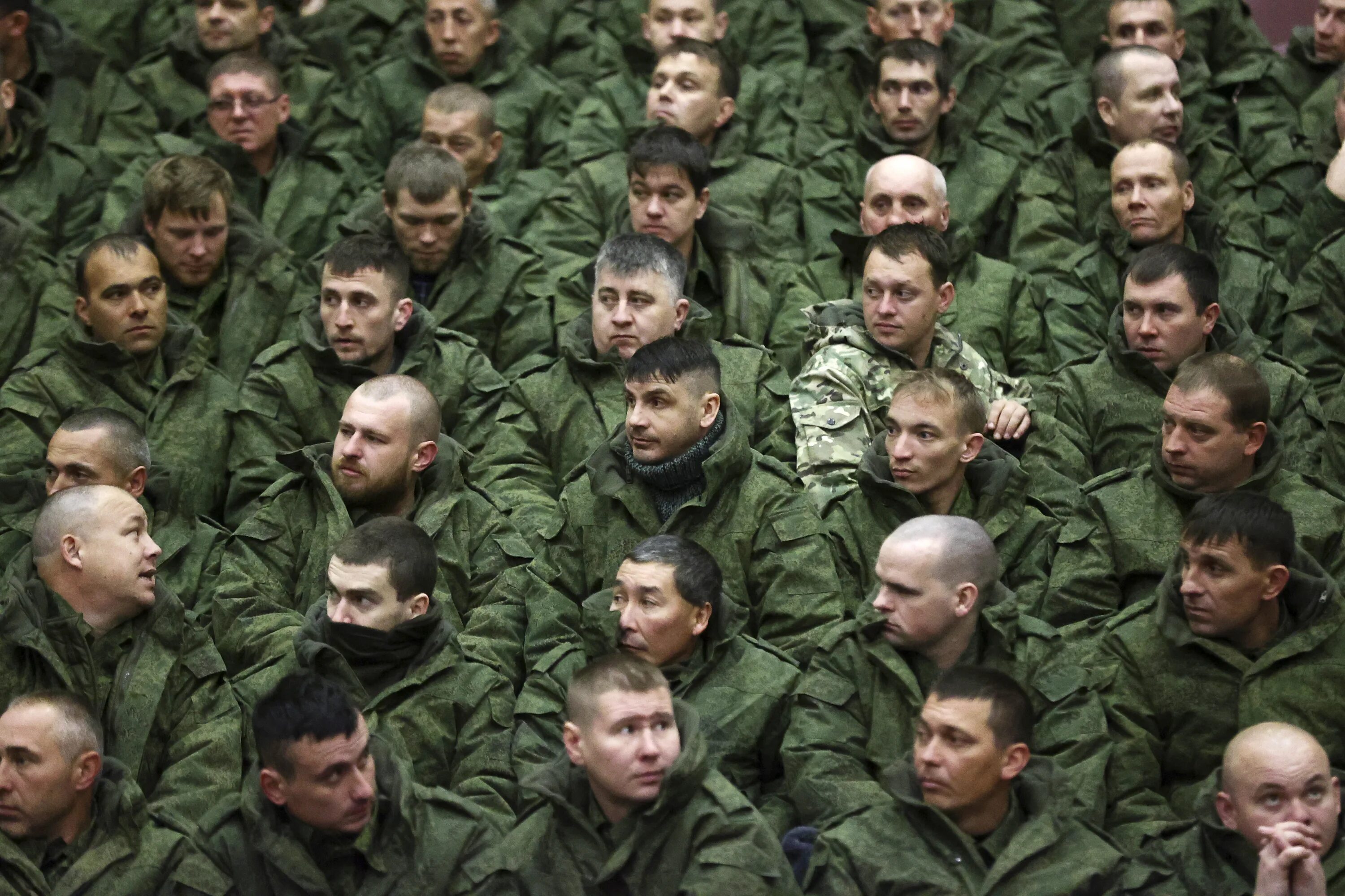 Военный призыв. Много военных. Солдаты РФ на Украине. Российские военные.
