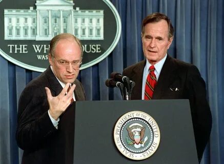 Президент США Джордж Буш-старший и министр обороны Дик Чейни.