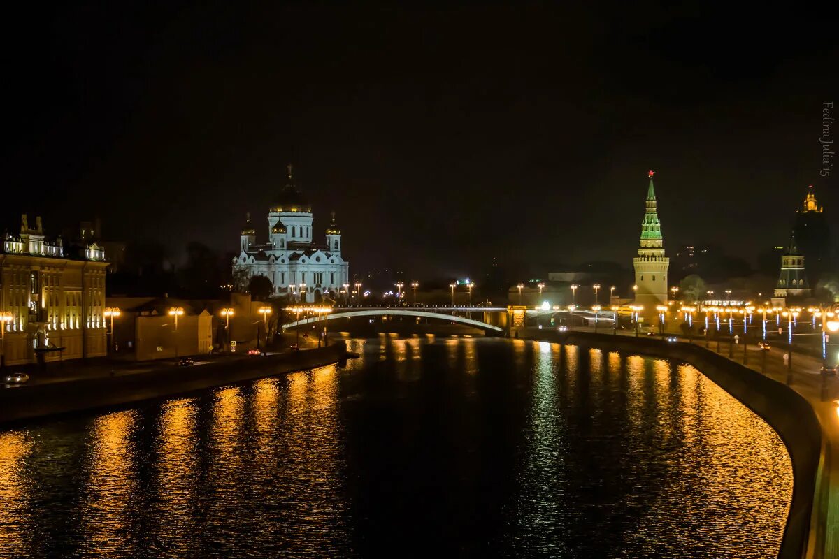 Хлопок в москве ночью. Москва ночью. Ночная Москва летом. Ночной Кремль. Ночная Москва фон.