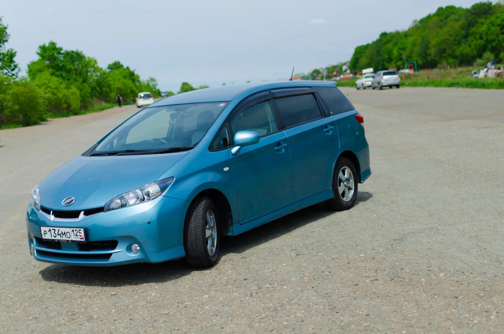 Тойота виш приморский край. Toyota Wish 2017. Тойота Виш 2017. Тойота Виш 2017 гибрид. Тойота Виш голубой.