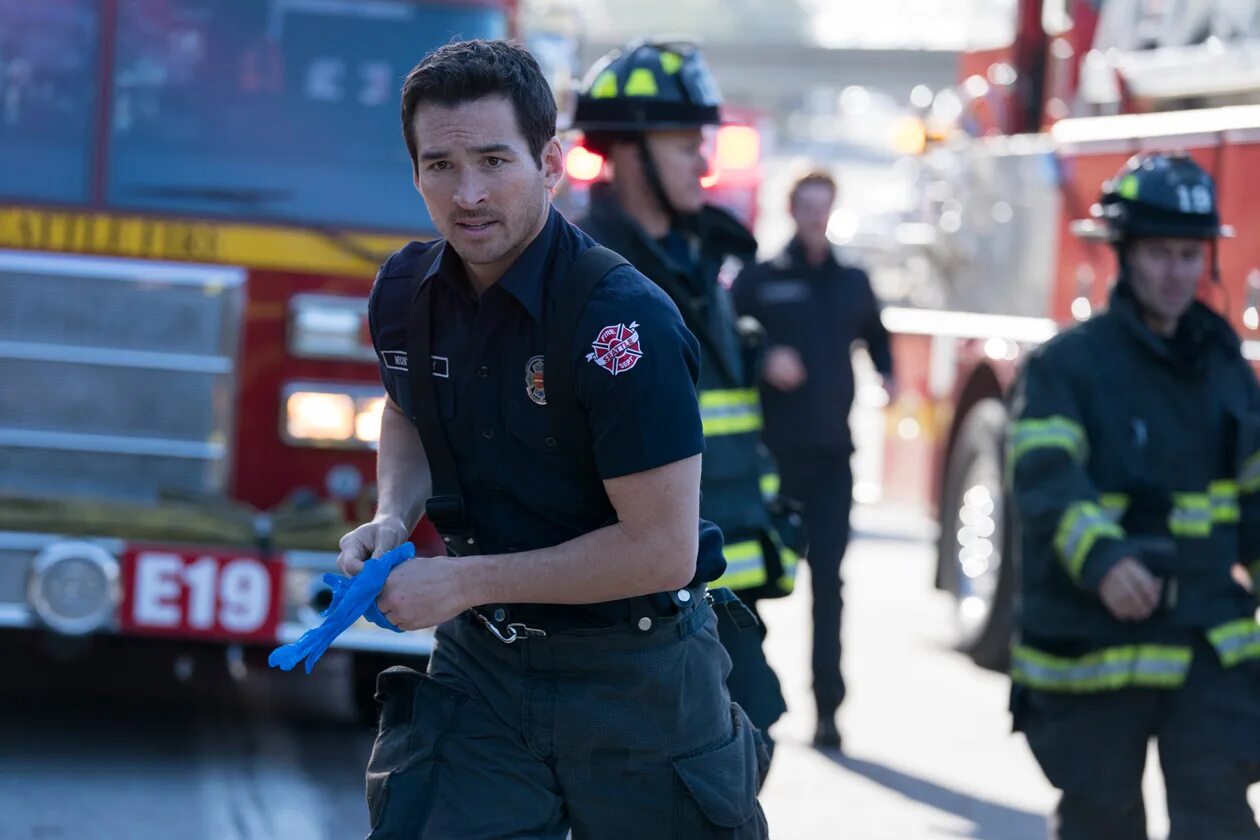 чикаго файер сериал. пожарная часть 19 кадры. пожарная часть 19 сериал карина. пожарная часть 19 (station 19). пожарная часть 19 майя и карин обои.
