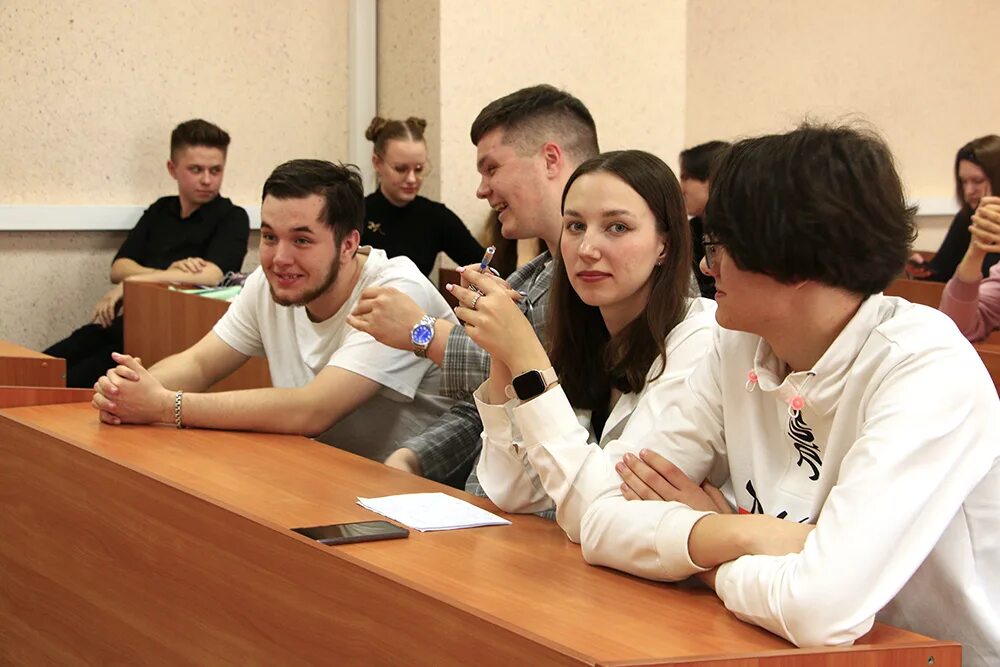 Кнагу кафедры. Студенты фото. альхименко кнагу. команда студентов. студенты в команде за парами.