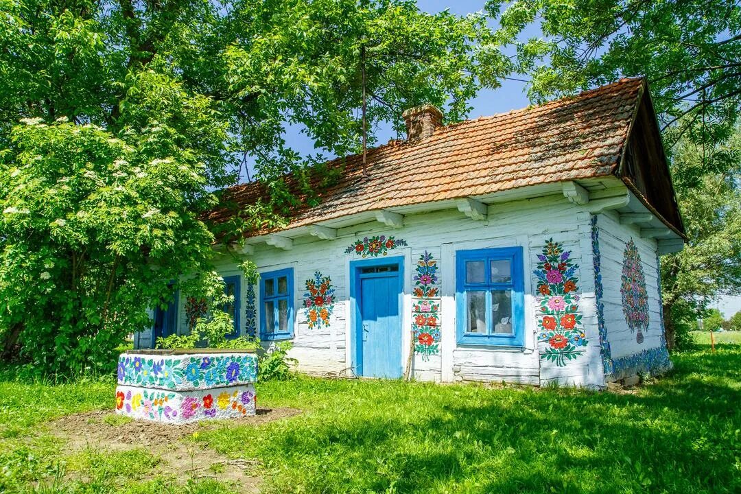 Красочное село. Залипье Польша. Деревня Залипье Краков. Польская деревня. Деревушка Залипье.