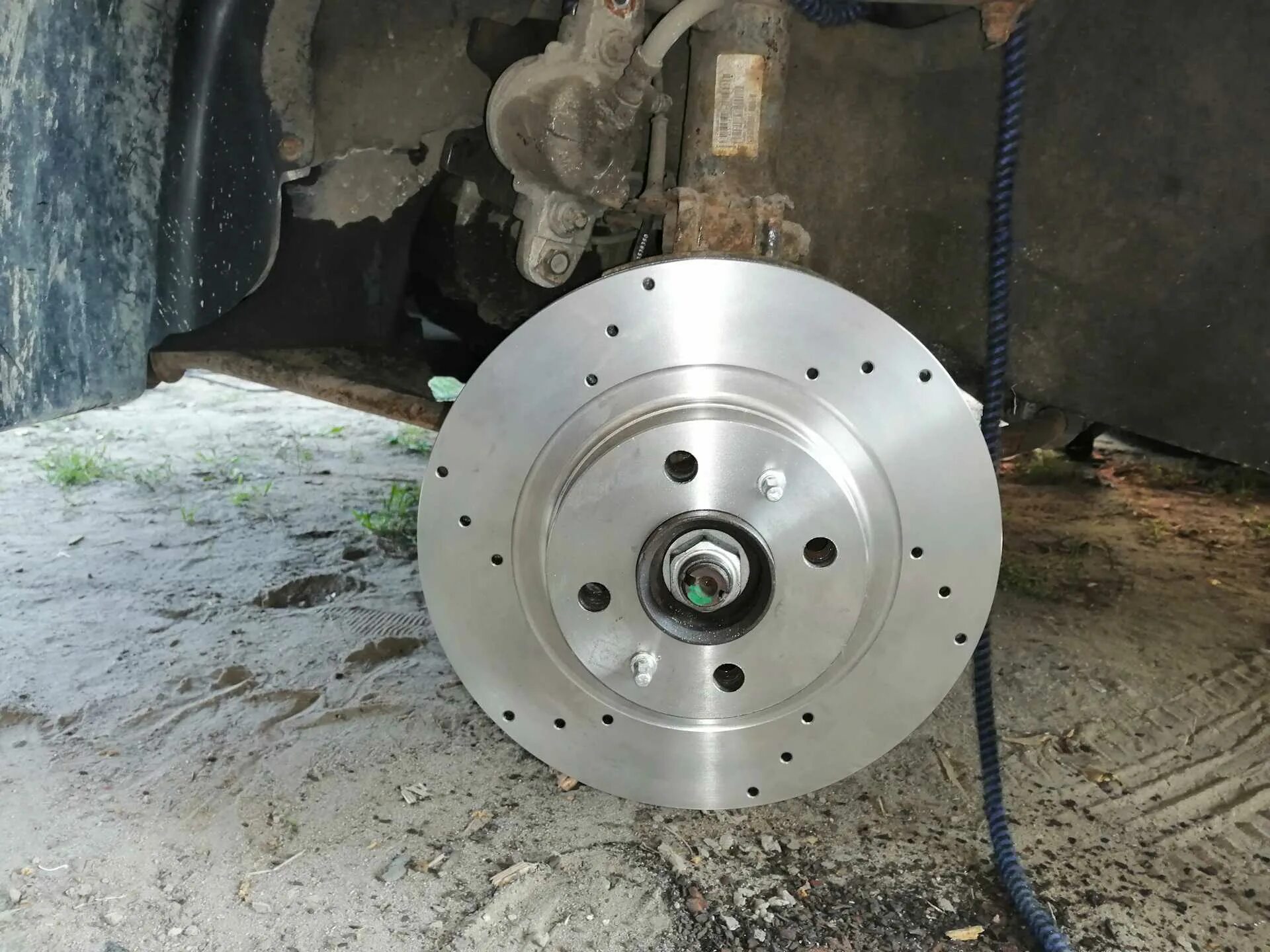 Замена тормозных дисков гранта. Лада гранта диск тормоз. Диск тормозной гранта 13. Тормозные диски лада гранта р13. Тормозные задние цилиндры на гранту лифтбек 2016.