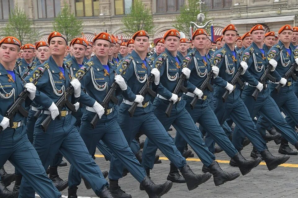 Какова парад. Парад 9 мая. парад победы новосибирск. парад 9 мая 2025. парад фото.