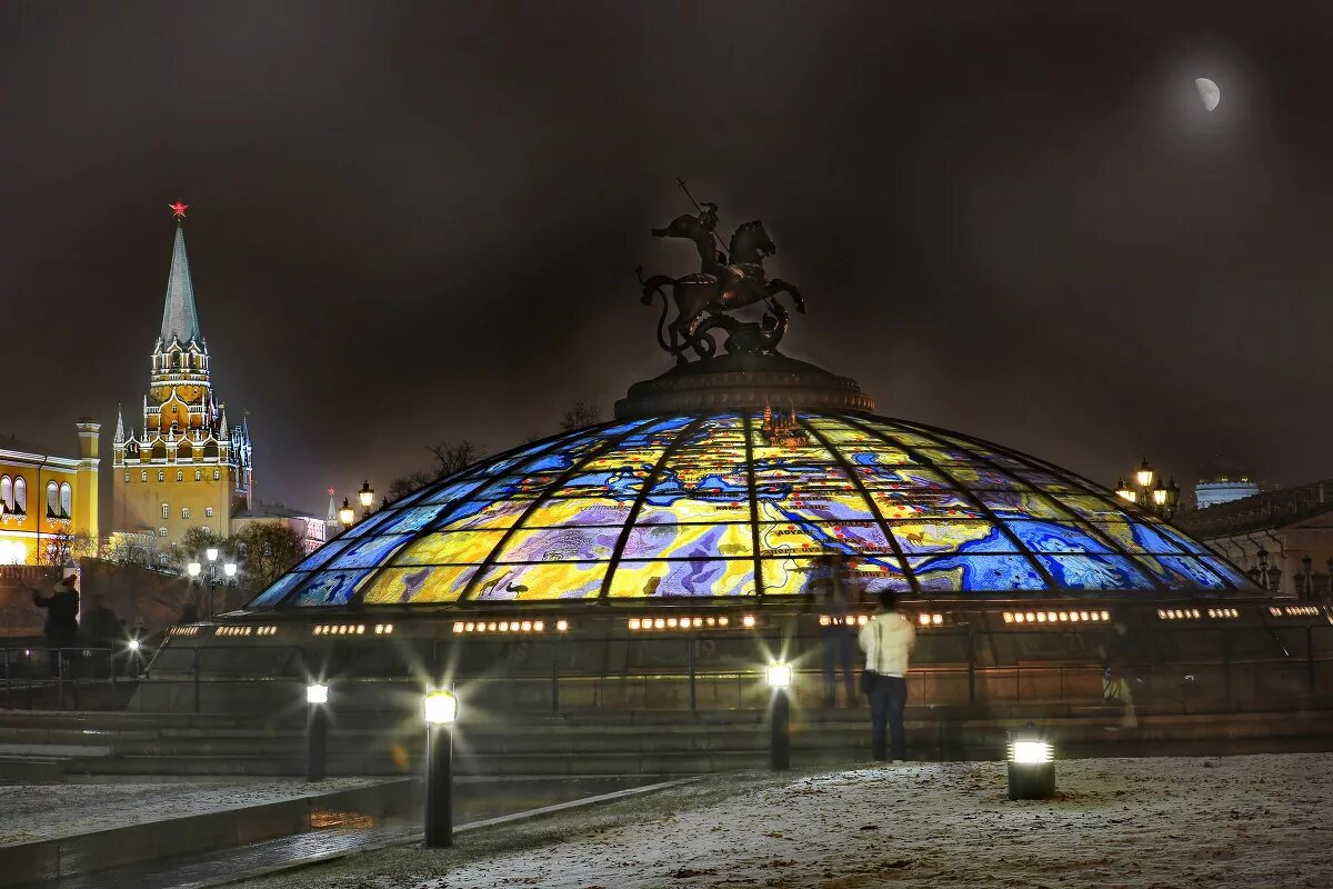 Кремль манежная площадь. Красная площадь москва манежная площадь. Харм на манежной площади. Торговый центр на манежной площади в москве. Манежная площадь москва.