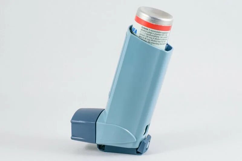 Сальбутамол спрей аэрозоль для астматиков. Аэрозоль для ингаляций астма. Атимос аэрозоль 12мкг/доза 120доз. Атровент 200 доз 20. Аэрозольный ингалятор карманный.