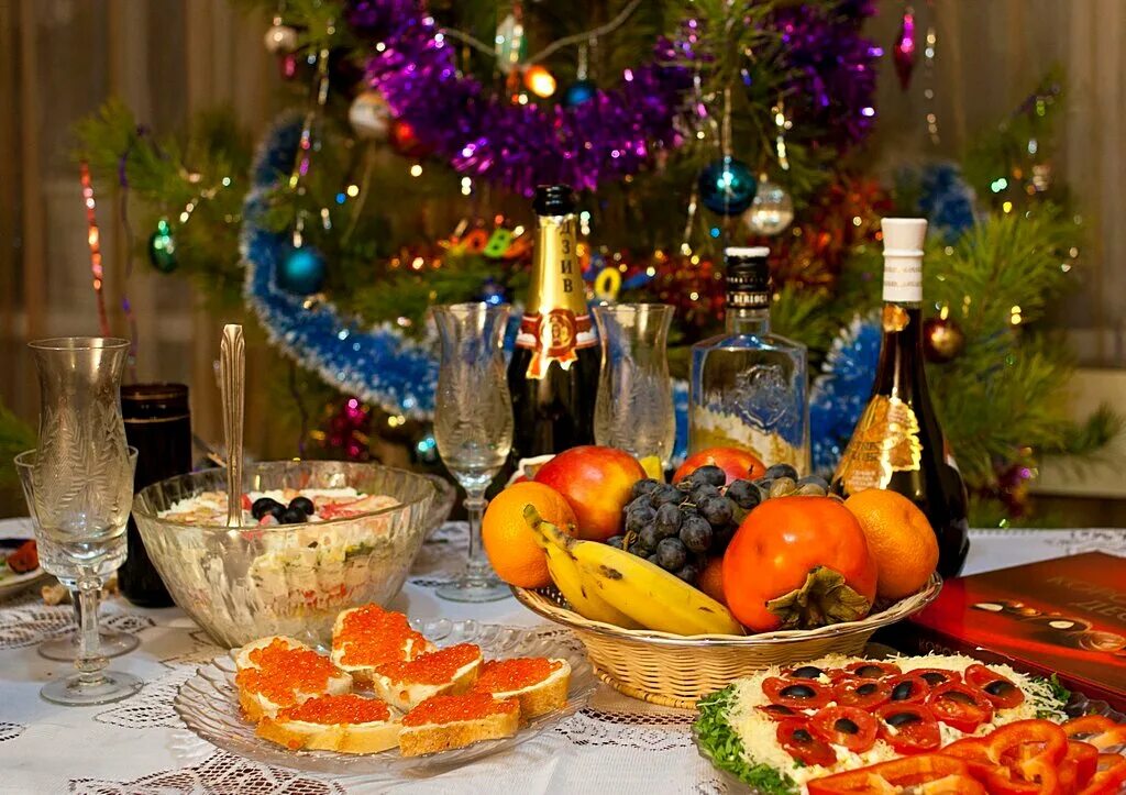 красная икра с шампанским. полюбил я новый год с красной икоркой. красная и черная икра. красная икра черная икра. полюбил я новый год с красной икоркой.