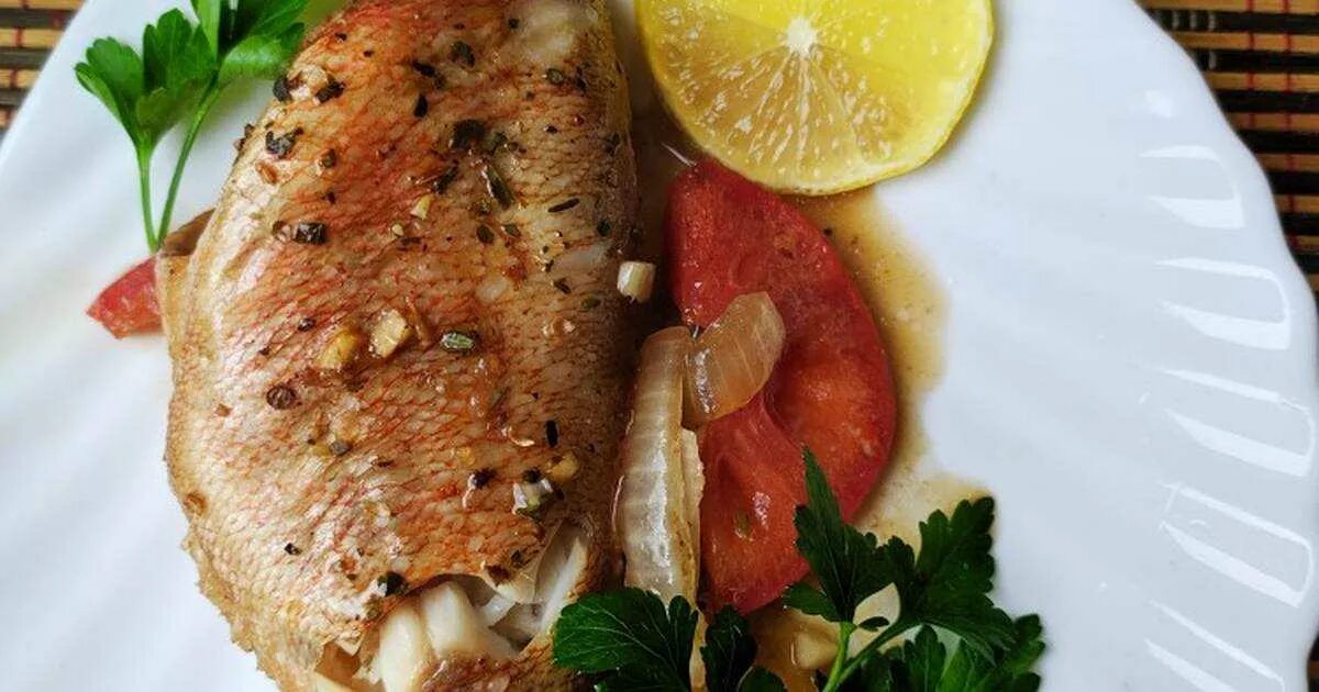 Морской окунь целиком рецепты. Морской окунь лазерсон. окунь морской джуренко. морской окунь в духовке. морской окунь в духовке с овощами.