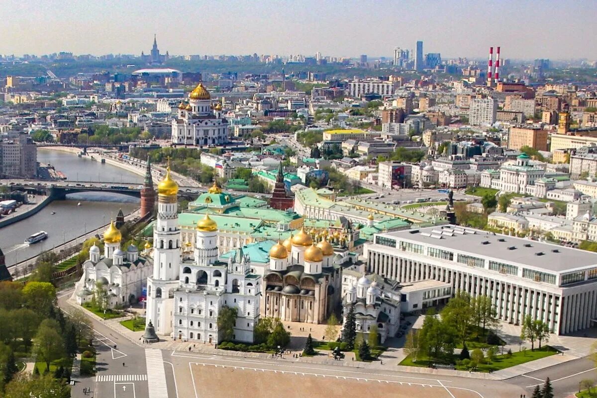 Сутки москва. Столица административный центр Москвы. С днем города Москва. Москва было стало. Зарядье салют.