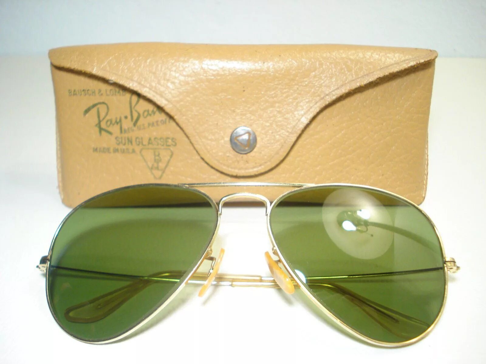 Ray ban стекло. Очки Vintage Sunglasses ray ban. Очки Рауля Дюка ray ban. Ray ban 1950. Ray ban Luxottica стрелковые очки.