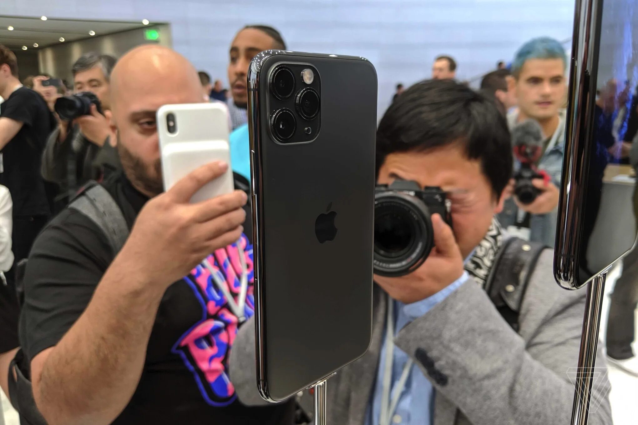 Видео на iphone 15 pro. Iphone 11 Pro Max камера. Apple iphone 11 Pro и 13 Pro. Камера iphone 15 Pro Max.