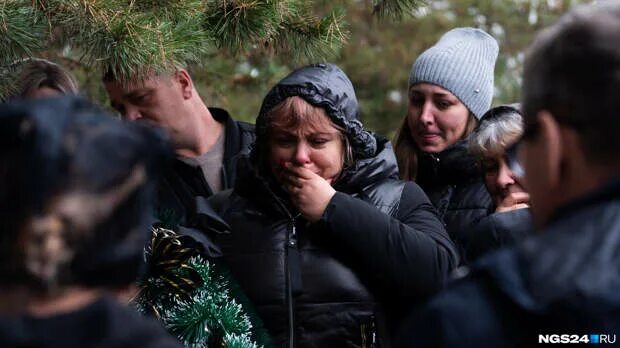 Родственники погибших мобилизованных. Прощание с погибшими в Красноярске. В Омске простились с погибшими. Похороны мобилизованных в Омске.