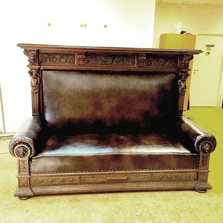 Старина диван. Кабинетный диван сталинский Ампир. Софа сталинский Ампир. Старинный диван. Старый диван.