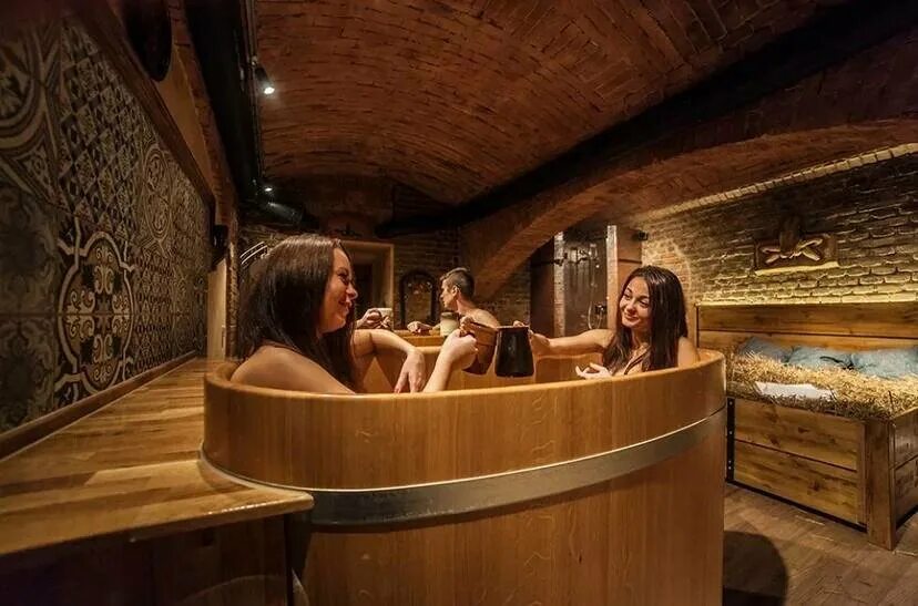 Нудистские бани в москве. Пивная сауна в Праге. Spa Beerland Прага. Пивные ванны. Чешские пивные ванны.