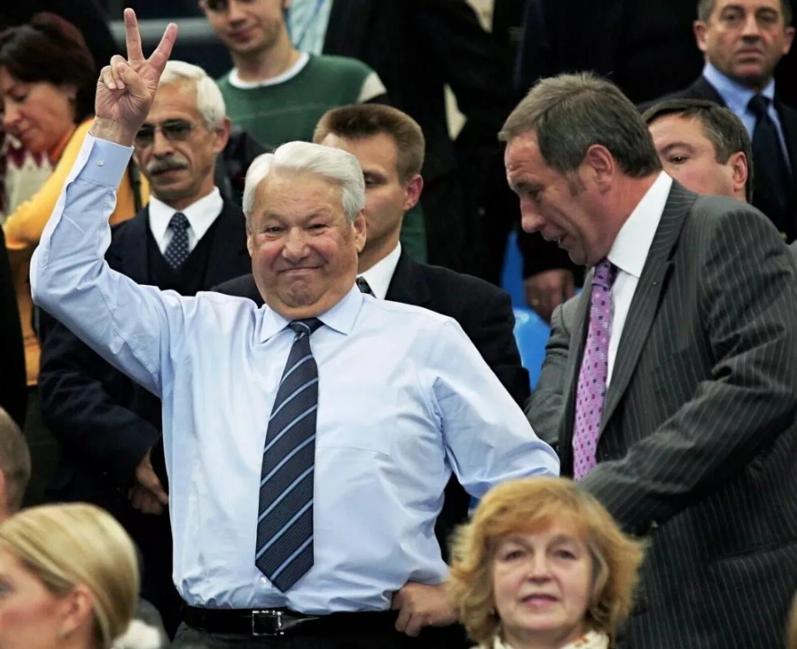 Чем говорят политики россии. Ельцин 1990-е. Ельцин с президентами 1990е. Россия в 90-е Ельцин. Ельцин 2004.
