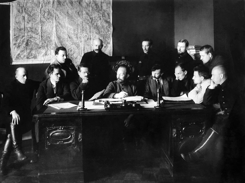 Руководитель вчк был. Дзержинский коллегия огпу 1922. дзержинский и сотрудники вчк. коллегия вчк 1919 дзержинский. председатель вчк 1917.