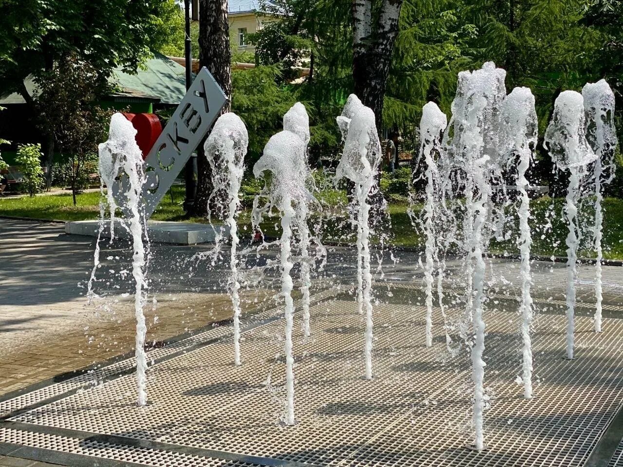 Включили ли фонтаны. Сухой фонтан Бабушкинский парк. Парк Ходынское поле фонтаны. Фонтан в Бабушкинском парке. Сухой фонтан в Бабушкинском парке в Москве.