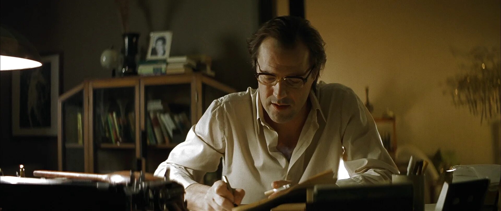 Жизнь других 3. Жизнь других ульрих тукур. Жизнь других 2006. Жизнь других 2006 кадры. Другая жизнь.