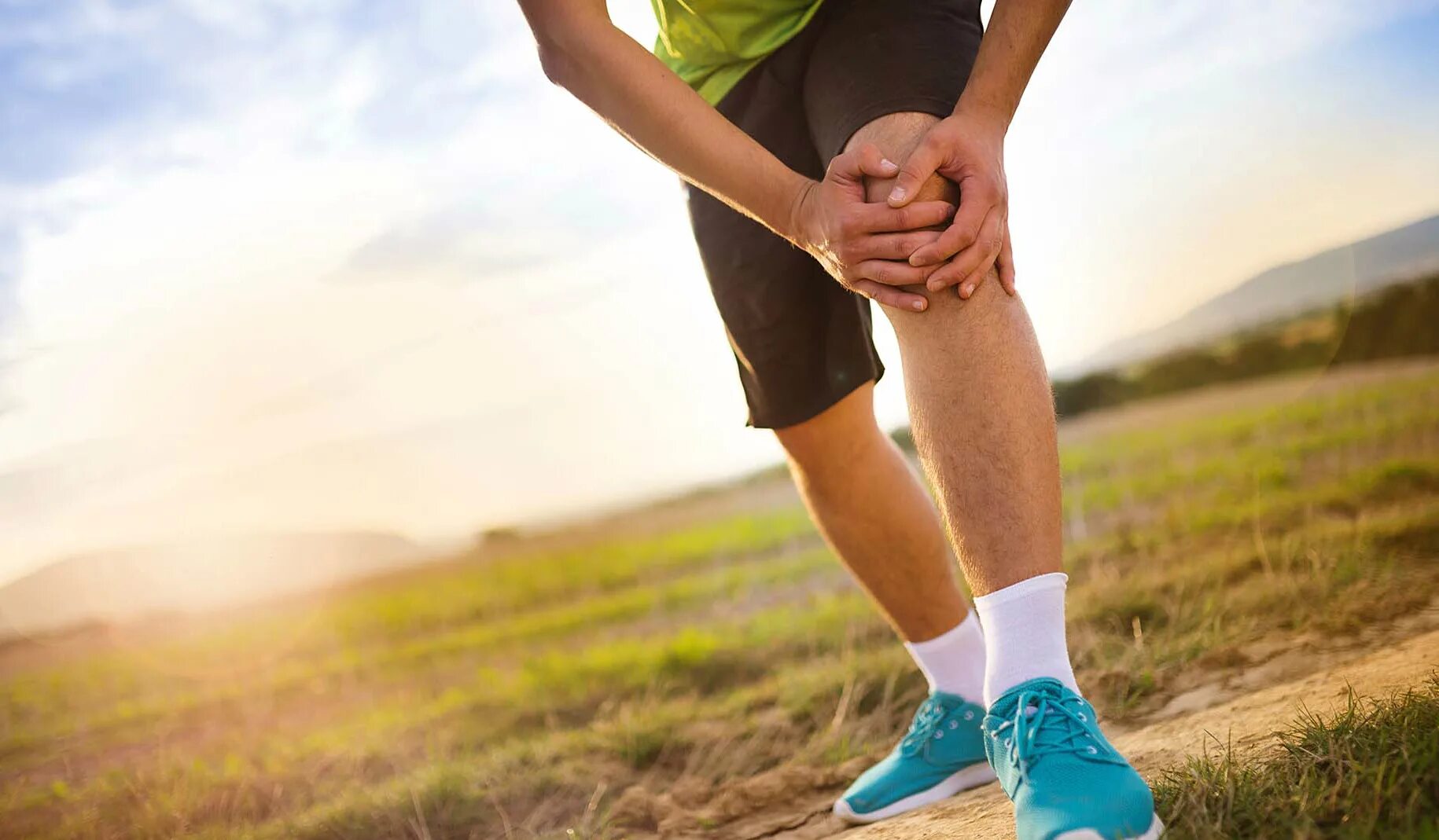 При ходьбе появляется. Колени при беге. Боль в колене. При ходьбе появляется. Болит кость сзади стопы.