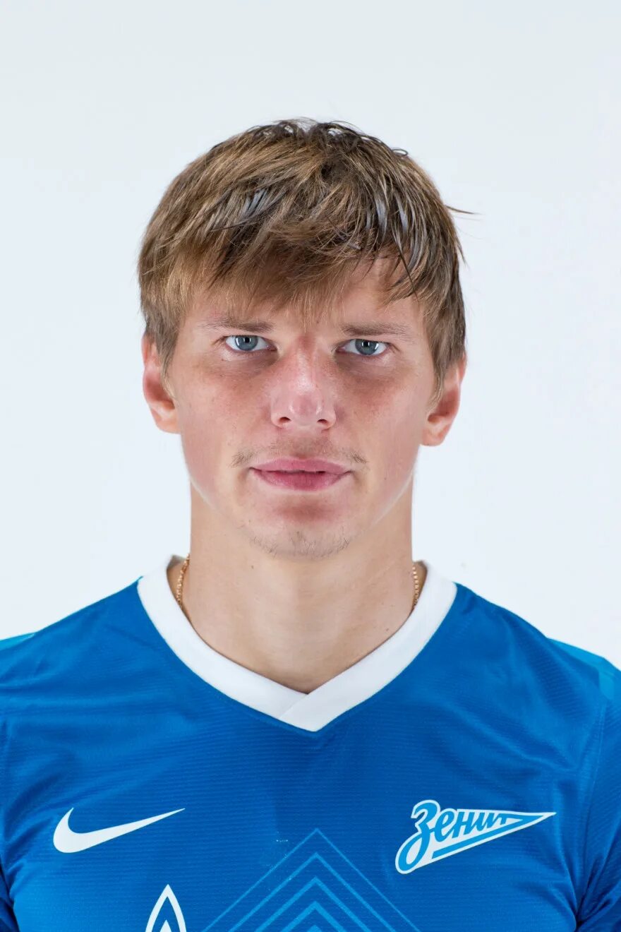 Аршавин сборная 2009. Аршавин туман. Аршавин туман. Бородюк и аршавин. Аршавин туман.