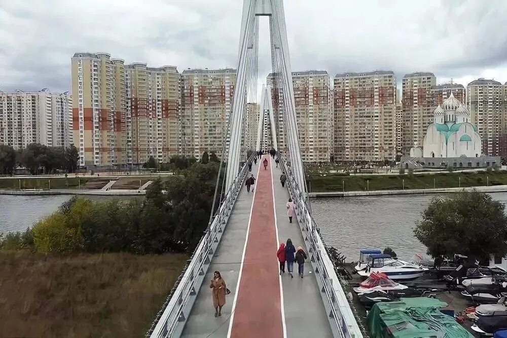 Мост мякинино павшинская пойма. Мост на филевской пойме через реку мясищева ул железнодорожная. Мост пойма. Мост павшинская пойма красногорск. Пешеходный мост в павшинской пойме.