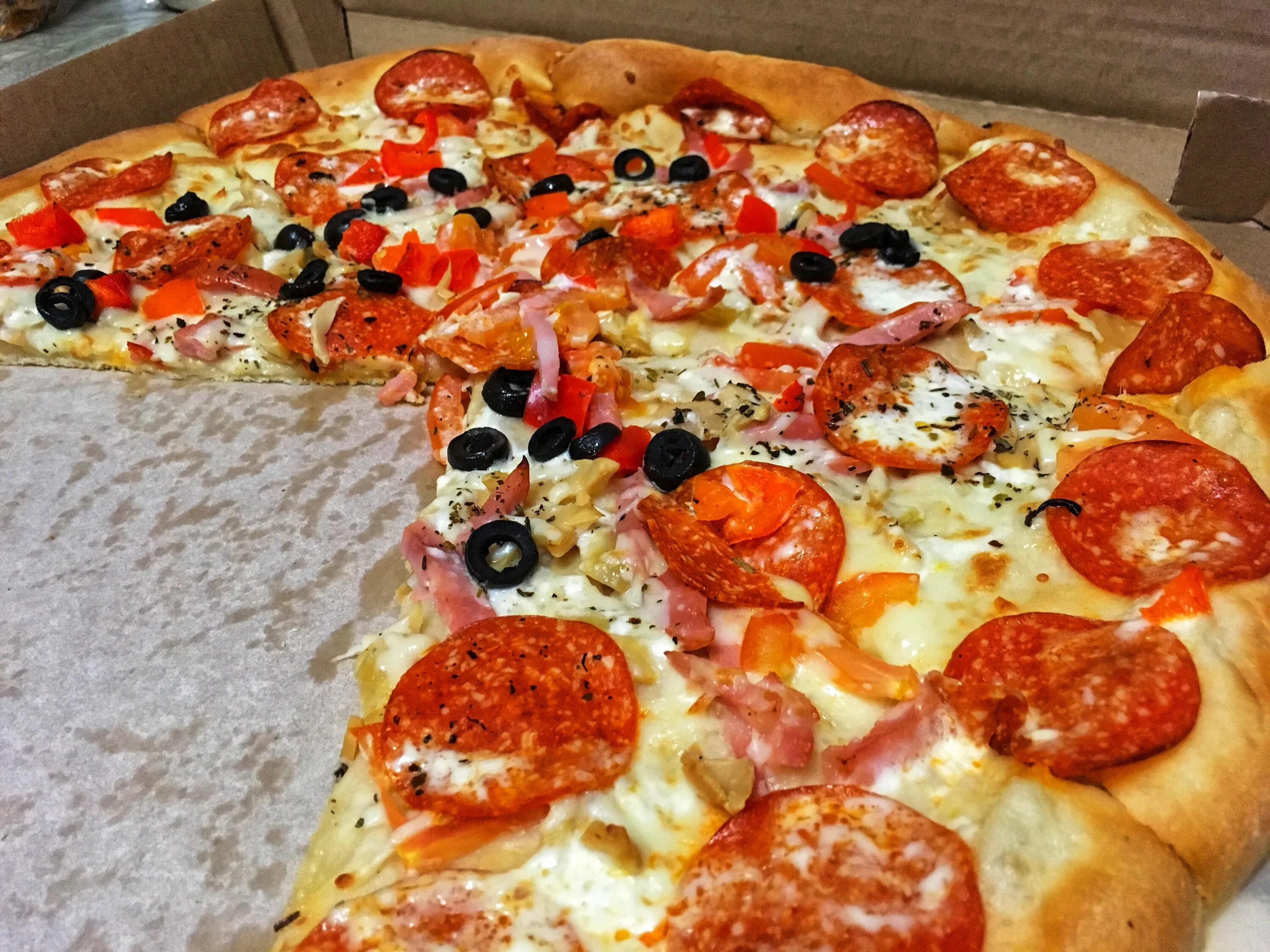 Пицца большие куски. Престо пицца Липецк. Большая пицца. Огромная пицца. Большая вкусная пицца.