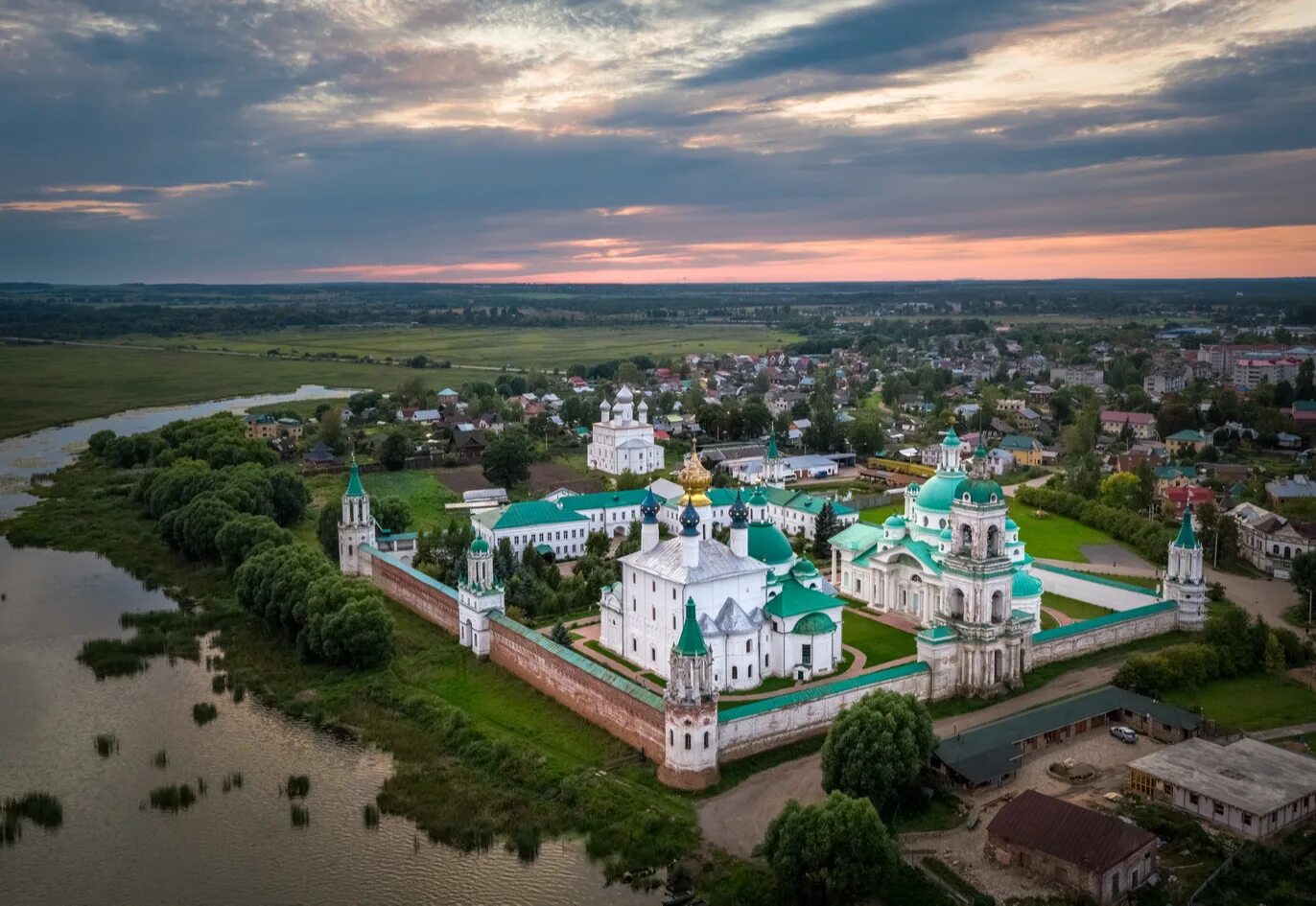 Ростов лучшее великий. Спасо-Яковлевский монастырь Ростов. Яковлевский монастырь Ростов Великий. Ростов Великий Спасо-Яковлевский Дмитриев монастырь. Спасо Яковлевский мужской монастырь в Ростове.