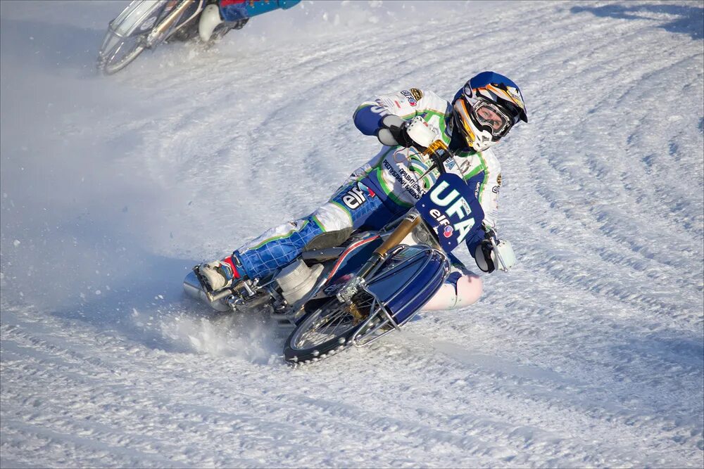 Спидвей вятские поляны. Мотоциклетные гонки на льду. Мотогонки вятские поляны прямая трансляция. Спидвей вятские поляны. Поляны мотогонки.