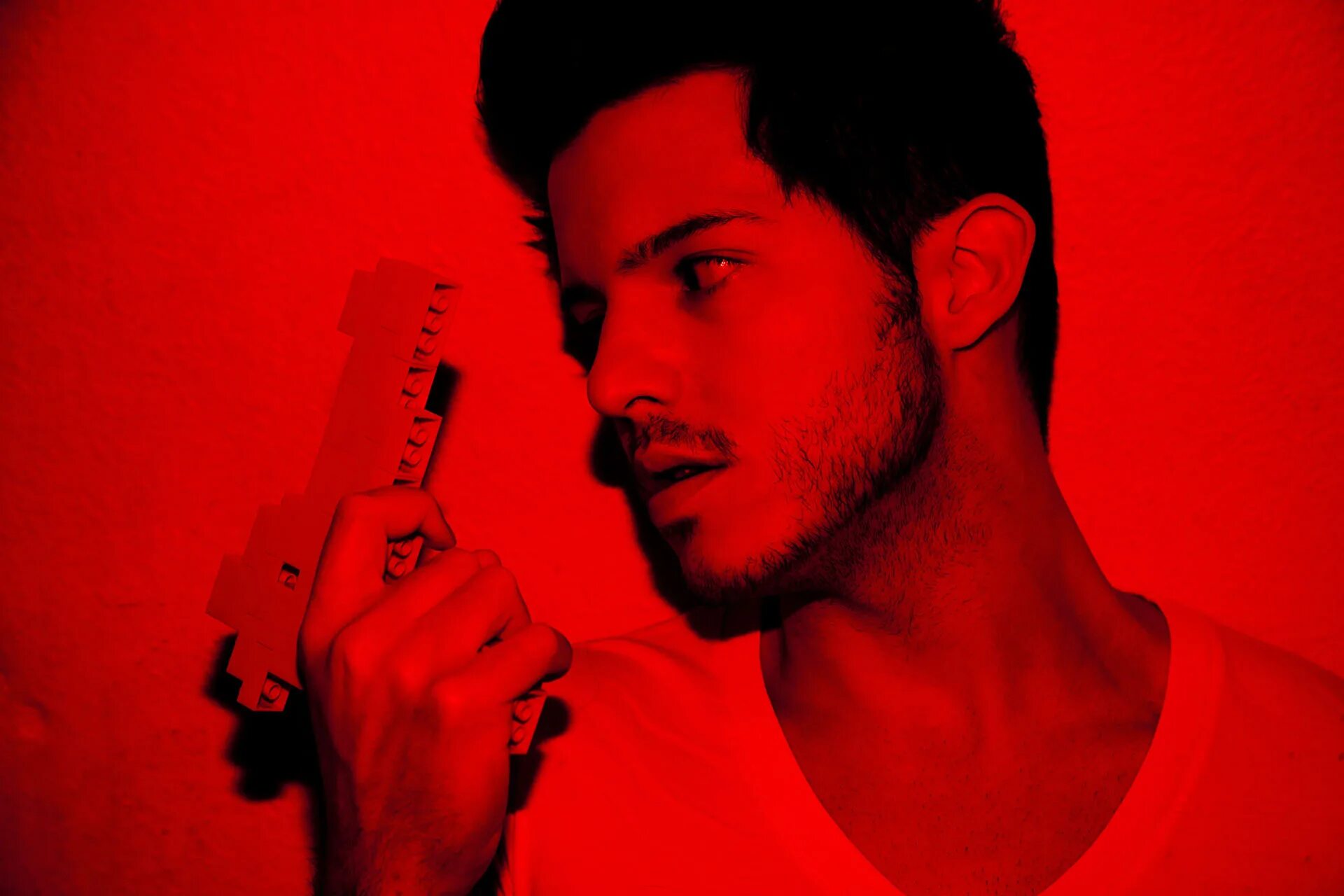 Sinking перевод. Саймон кёртис режиссер. Саймон кёртис. Саймон кёртис. Simon curtis 2022.