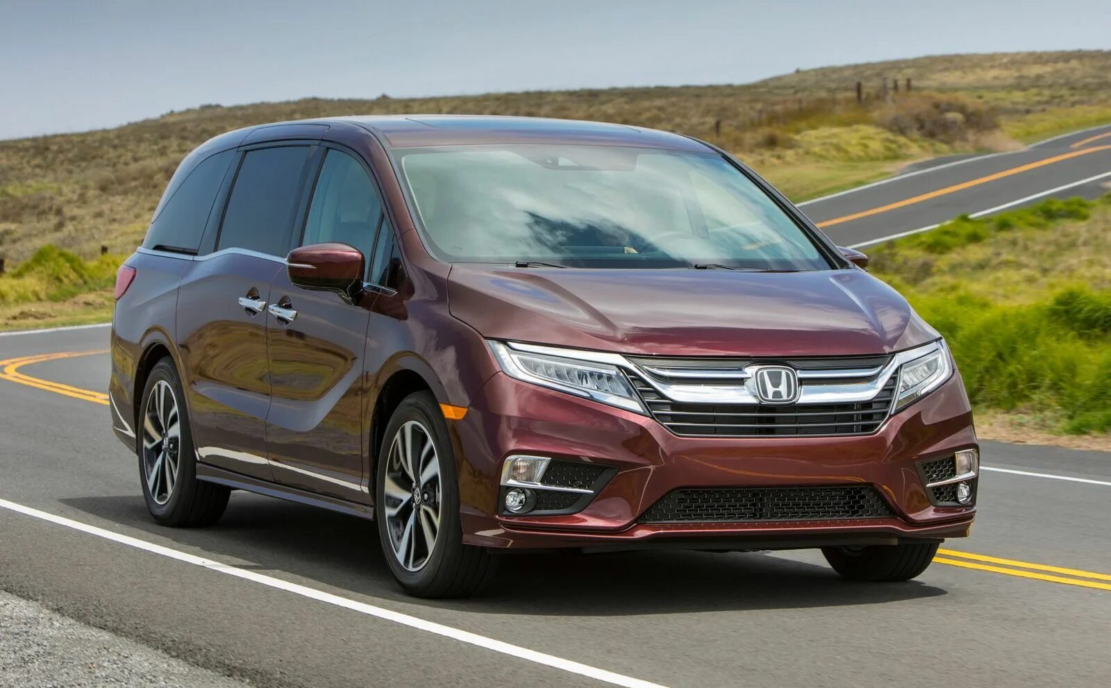 Honda new. Хонда Одиссей 2017. Honda Odyssey 2018. Хонда Одиссей гибрид 2019. Хонда Одиссей 2018 гибрид.