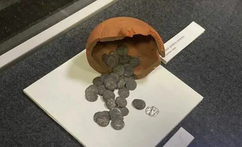 Клад археолог
