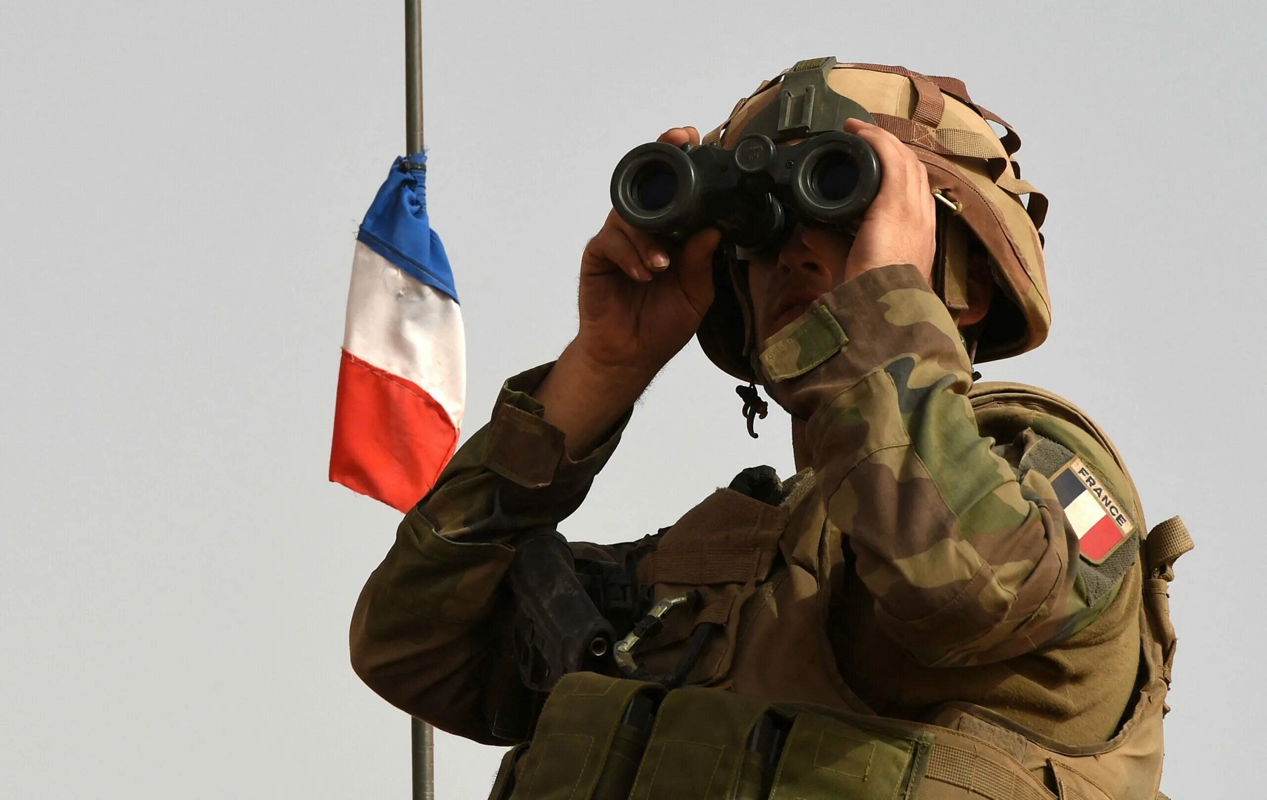 Спецслужбы франции. Армия Франции 2022. Войска Франции. Французские военные в Румынии. Франция армия спецслужбы.