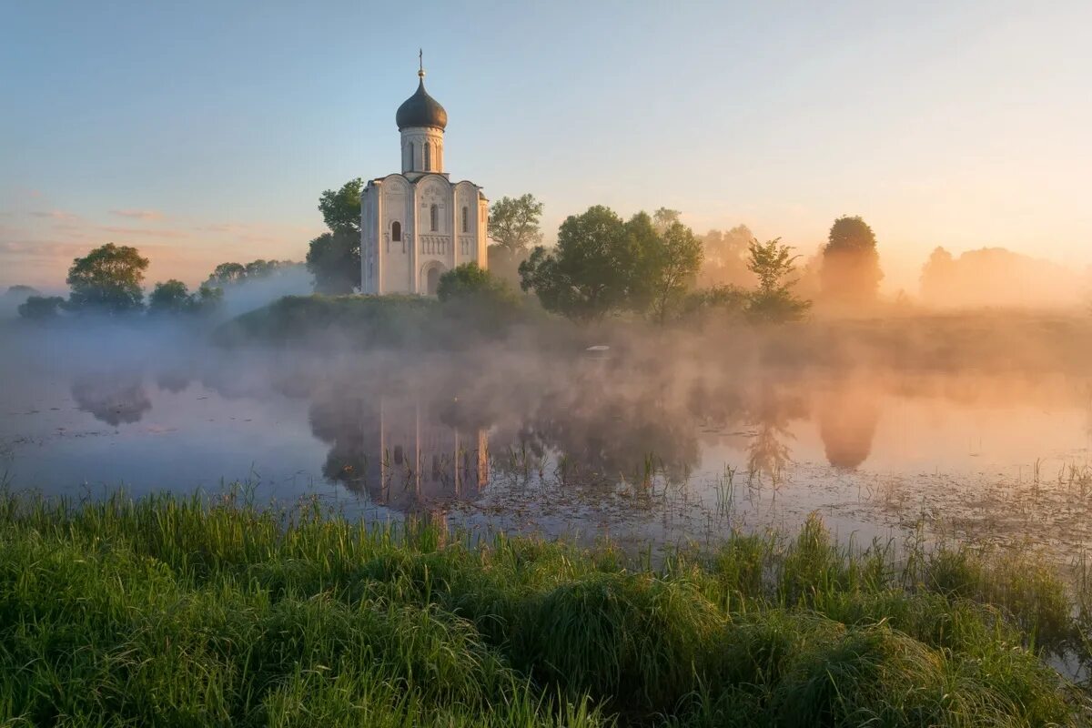 Борисоглебский монастырь торжок. Купол церкви. Храм покрова на нерли туман. Православные пейзажи. Покрова на нерли во владимире.
