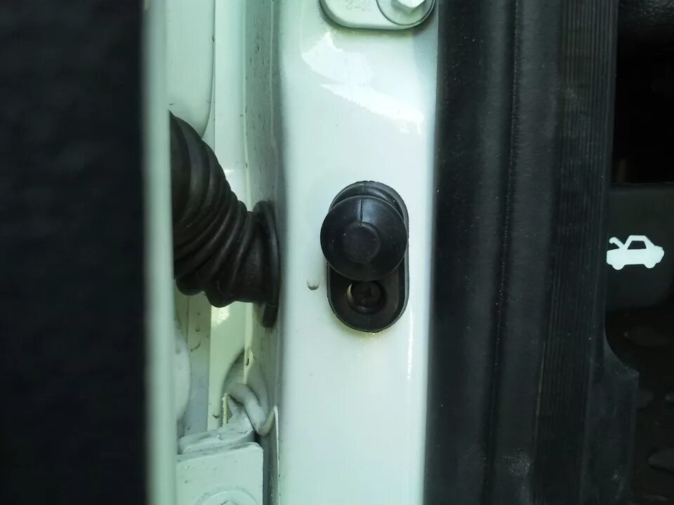 Концевик двери передней vesta. Концевик двери х рей где находится. Концевик двери лада храй. Ограничитель двери лада х рей. Замок двери лада х рей.