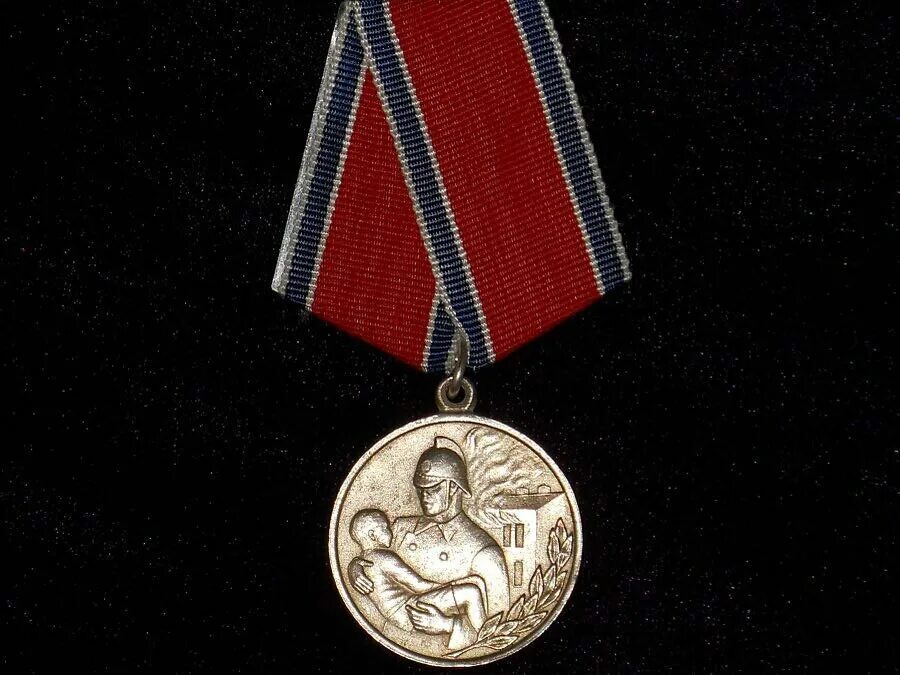 Медаль за отвагу на пожаре. Медаль «за отвагу на пожаре» 1972 года-. Медаль МЧС за спасение на пожаре. Медаль за отвагу на пожаре МЧС государственная. Год медали за отвагу на пожаре