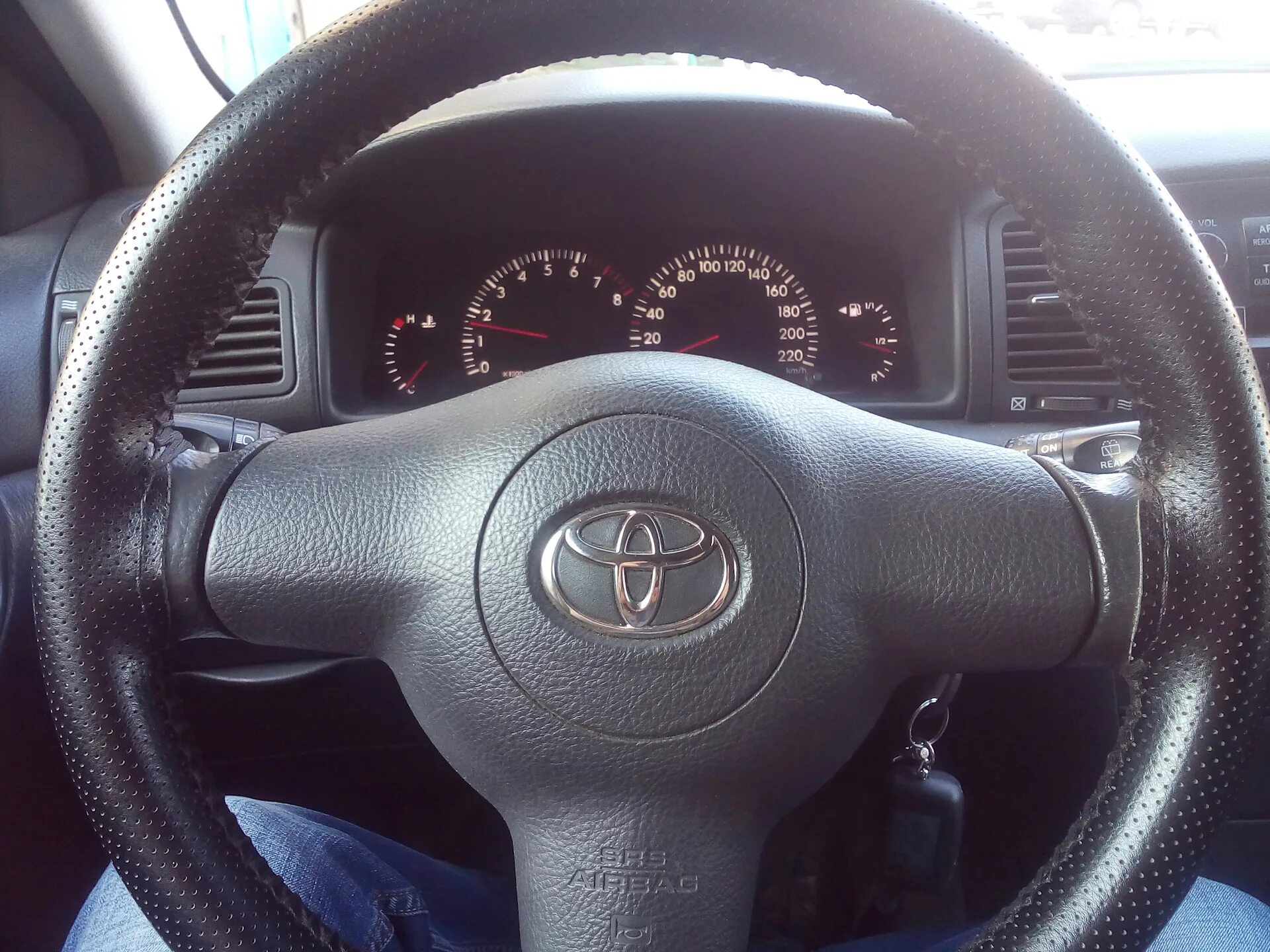 Размер руля тойота королла 120. Toyota corolla 210 руль. Оплетка на руль corolla 120. Перетяжка руля тойота королла 120. Руль от камри в короллу 150.