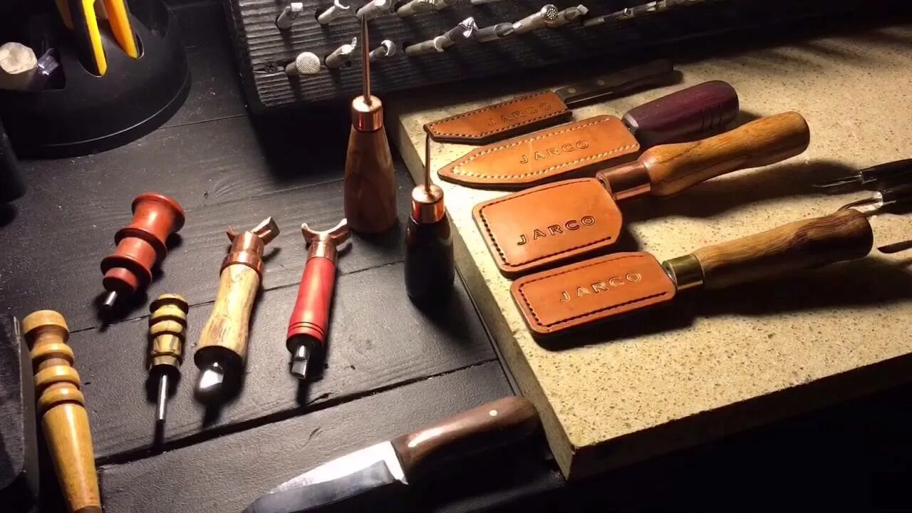 Work tool 1. Leathercraft. Инструменты кожевника фирмы Tandy Leather. Кожевник работает. Leather works.