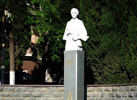 Севастополь лежал в красноватой