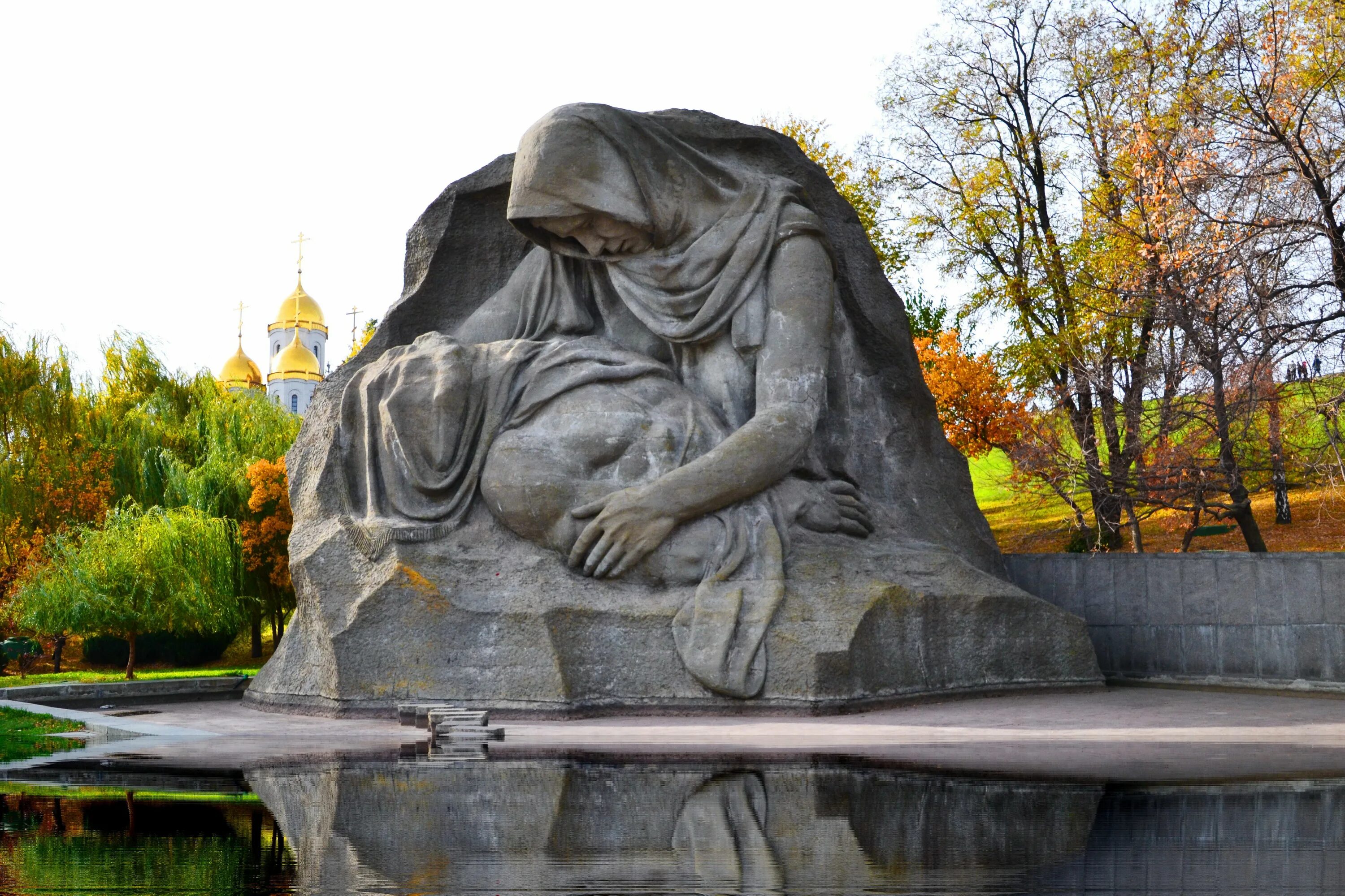 Г мати. Скорбь матери на Мамаевом Кургане. Скорбящая мать Мамаев Курган. Площадь скорби на Мамаевом Кургане. Мамаев Курган памятник Скорбящей матери.