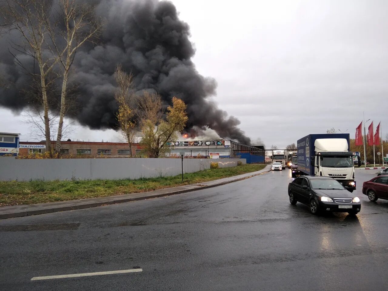 Пожар в сормово сейчас. Пожар в сормовском районе нижнего новгорода 23. Пожар в сормовском районе. Пожар на складе. Что горит в нижнем новгороде сейчас.