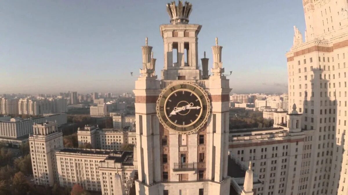 Мгу сво. Часы на здании МГУ им. м.в. Ломоносова в Москве. Часы здания МГУ имени Ломоносова в Москве. Часы на здании МГУ им Ломоносова Москва. МГУ Москва внутри.