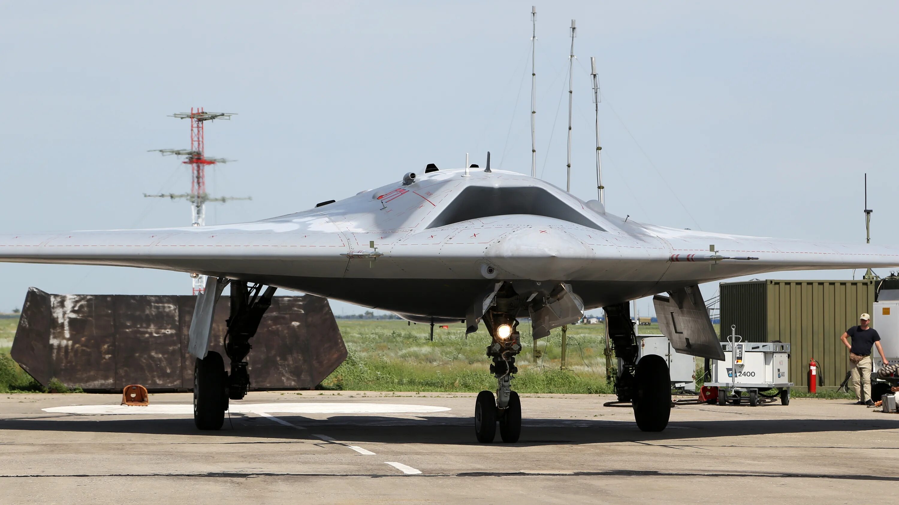 С-70 охотник беспилотник. Беспилотник с 70 охотник ттх. С-70 охотник беспилотник характеристики. Ударные бпла ттх. Беспилотник с 70 охотник ттх.