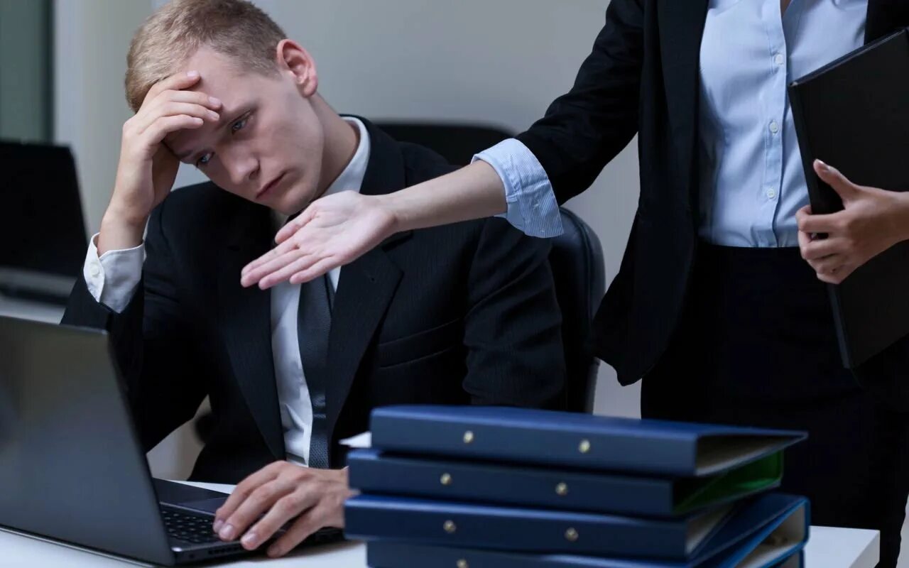 Босс и подчиненный. Работник и работодатель. Работник и работодатель. Все работодатели. Работодатели должны повысить.