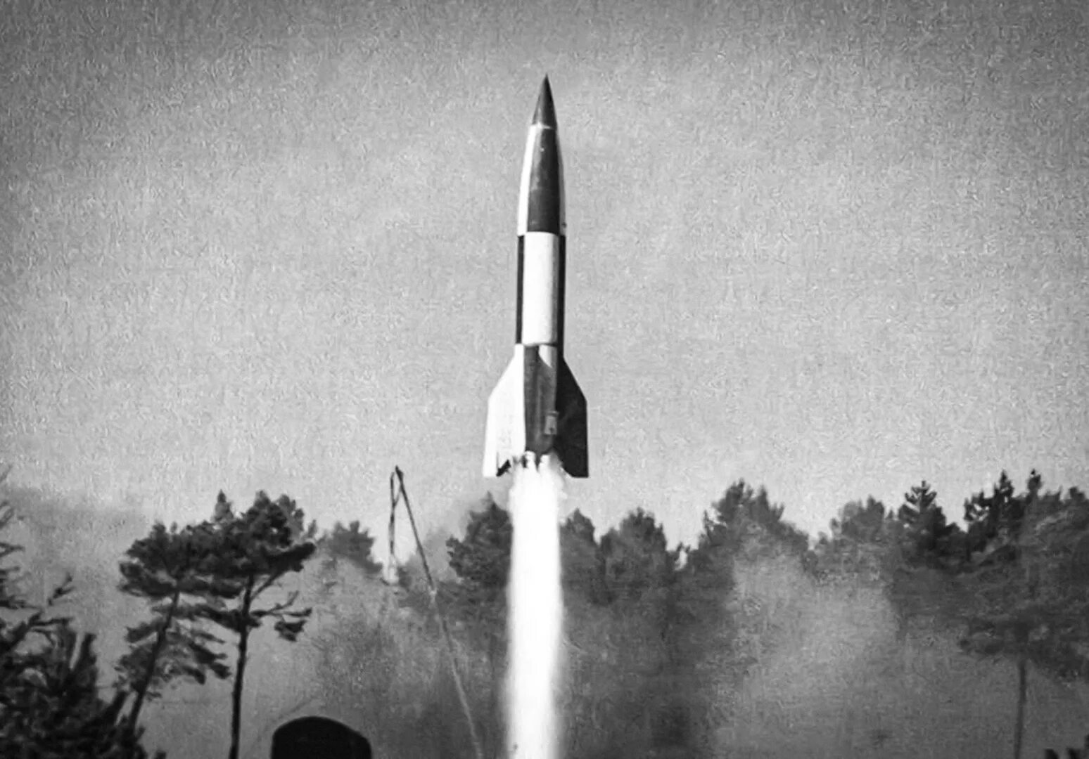 Самая первая баллистическая ракета. ФАУ-2 баллистическая ракета. Немецкая ФАУ 2. FAU 2 ракета. Ракета ФАУ 4.