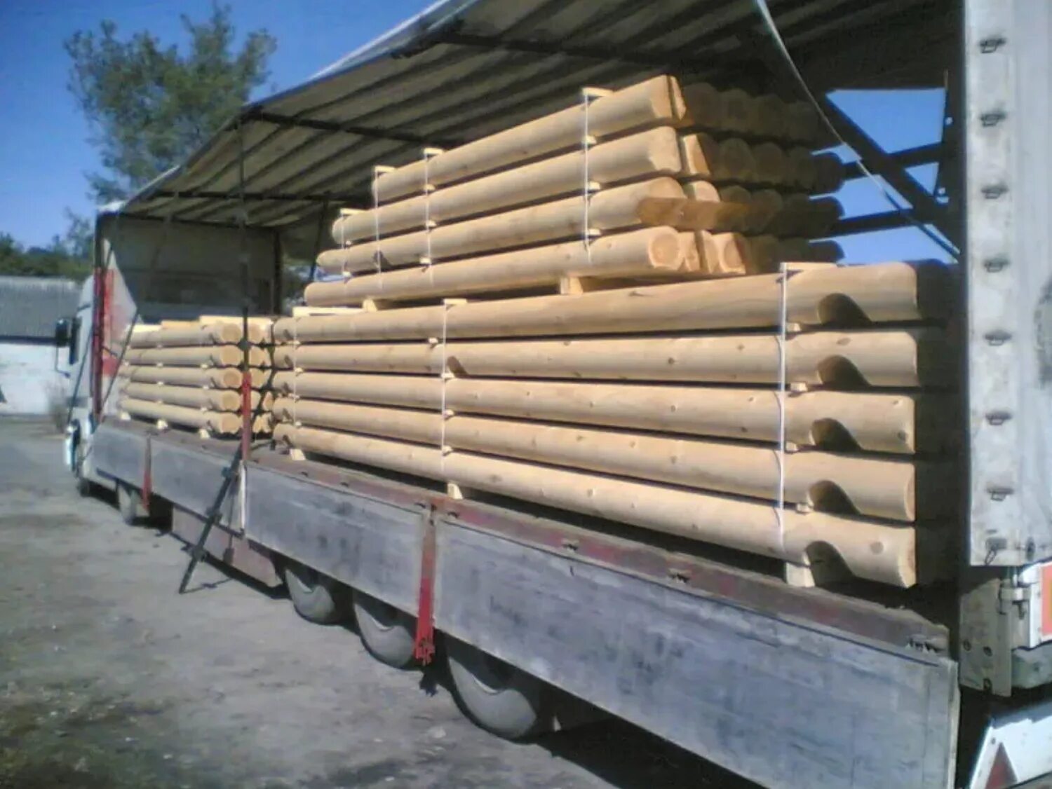 Перевезти бревна. Камаз 5320 груженый лесом. Манипулятор для бревен. Прицеп-тележка-роспуск-трелёвочник. Перевезти бревна.