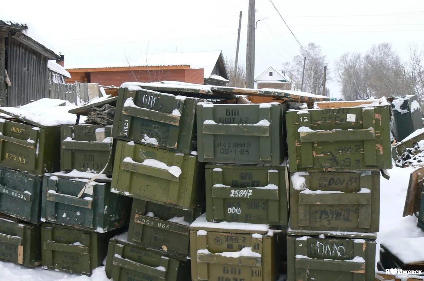 Купить старое армейское. Военный ящик. Оружейный ящик армейский. Ящик с оружием. Армейские ящики для оружия.