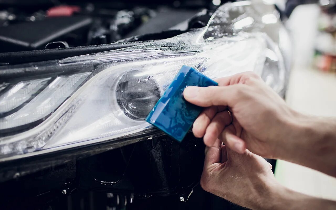 Накладки хром на рулля ауди q5fy. Как обновить машину. Краска для восстановления пластика в салоне автомобиля. Окушка бмв. Полировка стекол авто.